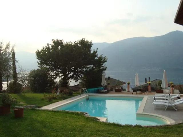 Bed and Breakfast Cherry En Rose