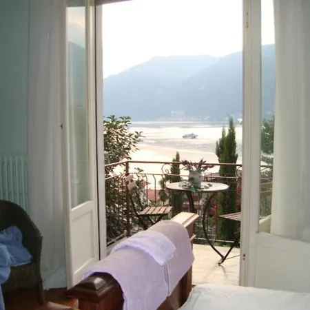 Bed and Breakfast Cherry En Rose